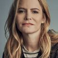 Jennifer Jason Leigh