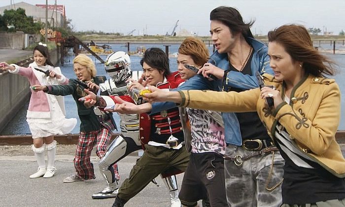 Kaizoku Sentai Gokaiger Vs. Space Sheriff Gavan: The Movie (2012) - Movieo