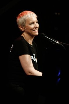 Annie Lennox - BBC Sessions Live At St Lukes (2009) - Movieo